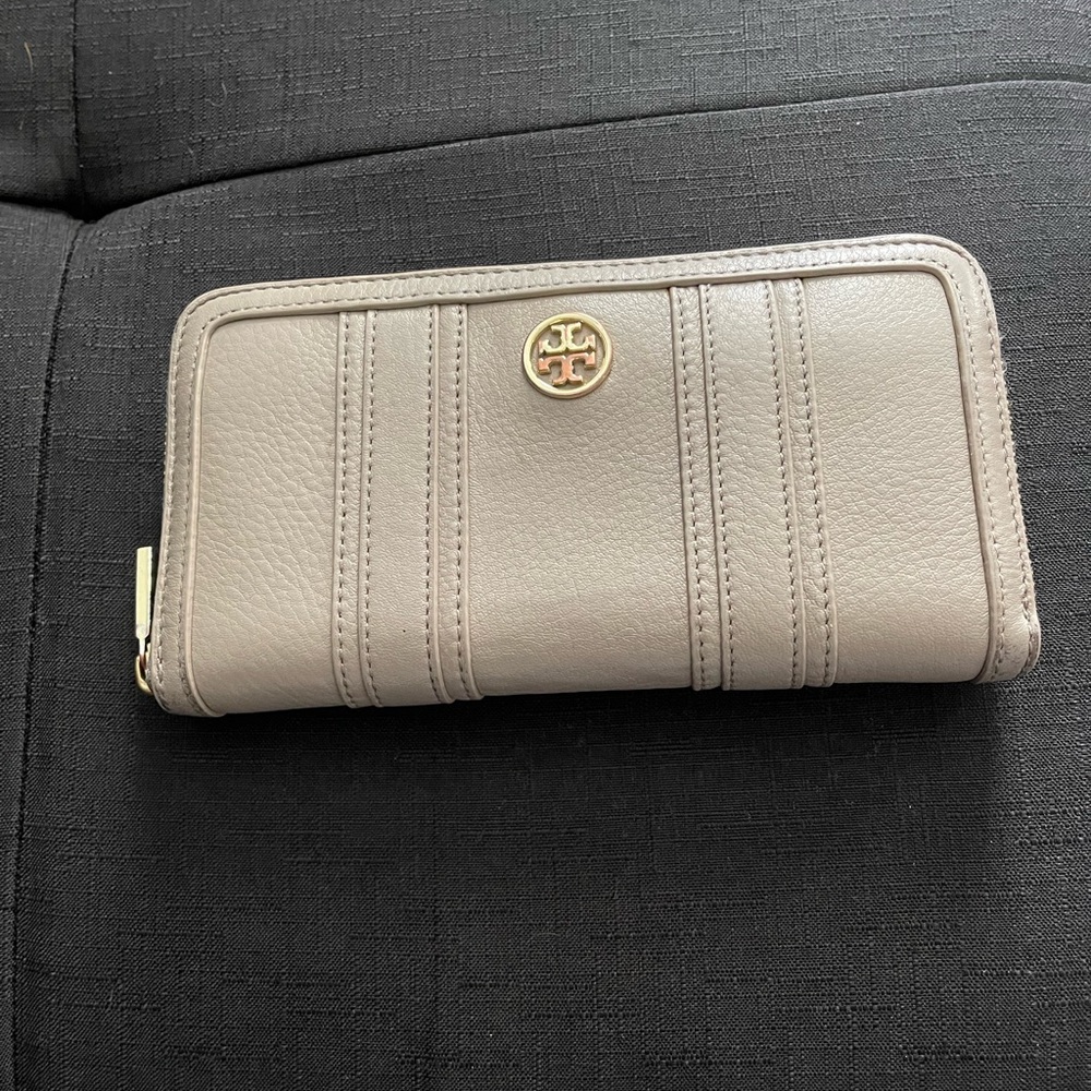 Tory Burch wallet